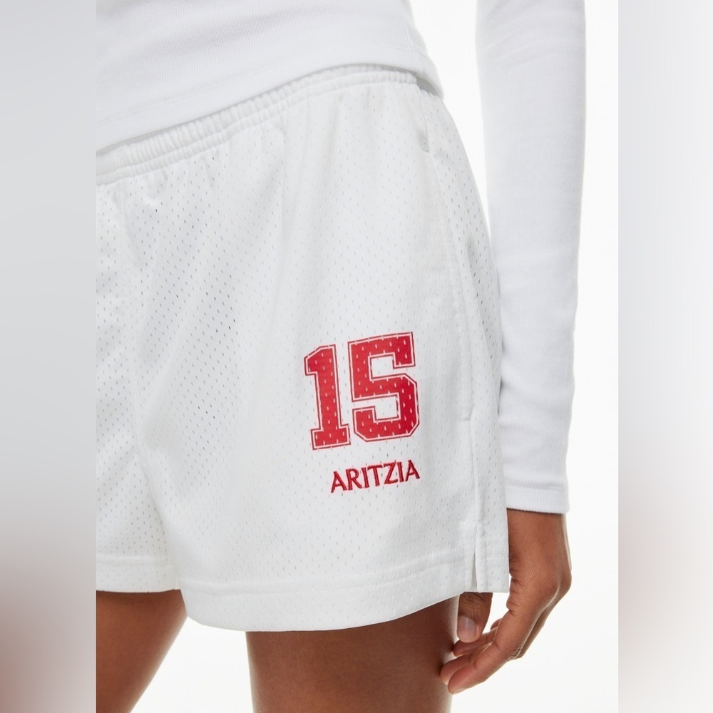 Aritzia Courtside Mid-thigh Short Crisp White Size M Like New